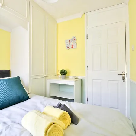 The Wishing Well- Lovely Spacious In Bs4 Sleeps 8 By Stae- Homes Ferienhaus *