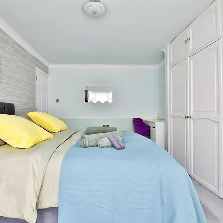 The Wishing Well- Lovely Spacious In Bs4 Sleeps 8 By Stae- Homes