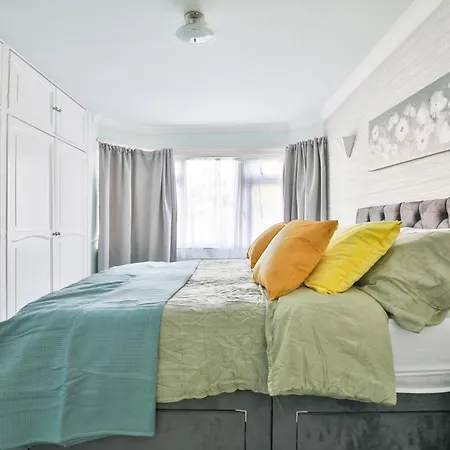 The Wishing Well- Lovely Spacious In Bs4 Sleeps 8 By Stae- Homes