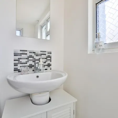 The Wishing Well- Lovely Spacious In Bs4 Sleeps 8 By Stae- Homes Ferienhaus Bristol