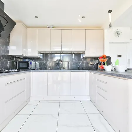 The Wishing Well- Lovely Spacious In Bs4 Sleeps 8 By Stae- Homes Ferienhaus Bristol