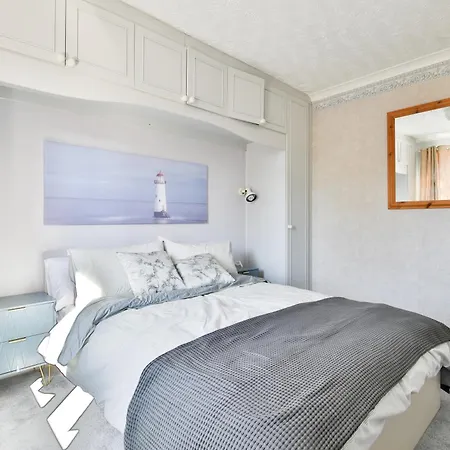 The Wishing Well- Lovely Spacious In Bs4 Sleeps 8 By Stae- Homes Feriehus