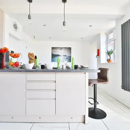 The Wishing Well- Lovely Spacious In Bs4 Sleeps 8 By Stae- Homes *