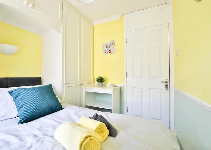 The Wishing Well- Lovely Spacious In Bs4 Sleeps 8 By Stae- Homes בית נופש *