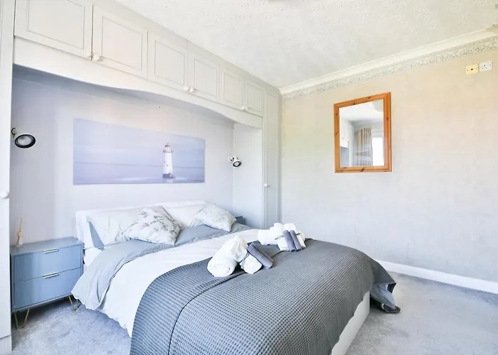 The Wishing Well- Lovely Spacious In Bs4 Sleeps 8 By Stae- Homes *