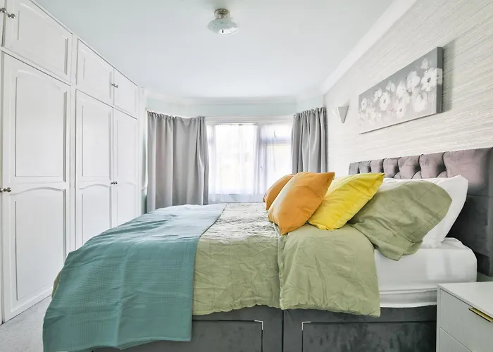 The Wishing Well- Lovely Spacious In Bs4 Sleeps 8 By Stae- Homes