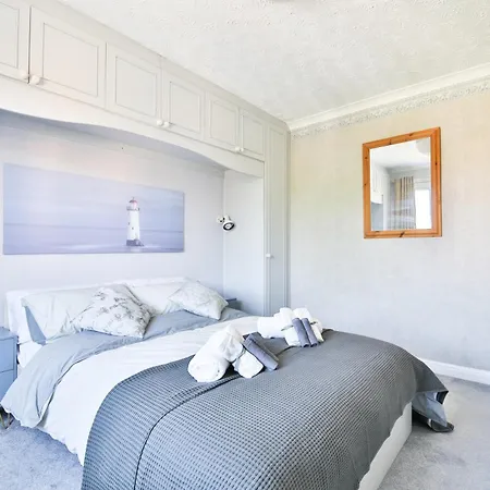 The Wishing Well- Lovely Spacious In Bs4 Sleeps 8 By Stae- Homes *