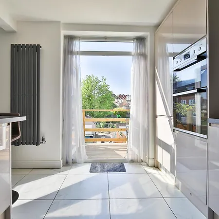 The Wishing Well- Lovely Spacious In Bs4 Sleeps 8 By Stae- Homes