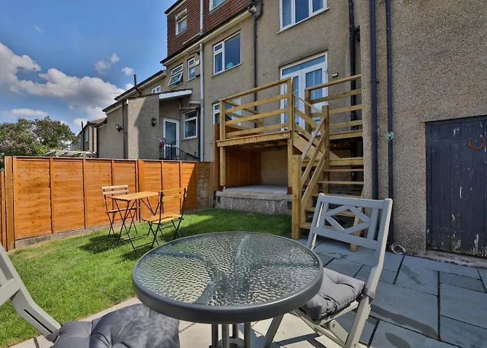 The Wishing Well- Lovely Spacious In Bs4 Sleeps 8 By Stae- Homes *