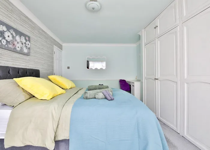 The Wishing Well- Lovely Spacious In Bs4 Sleeps 8 By Stae- Homes