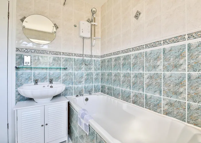 The Wishing Well- Lovely Spacious In Bs4 Sleeps 8 By Stae- Homes *