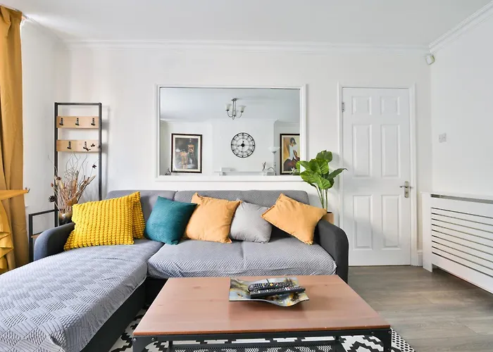 The Wishing Well- Lovely Spacious In Bs4 Sleeps 8 By Stae- Homes Bristol