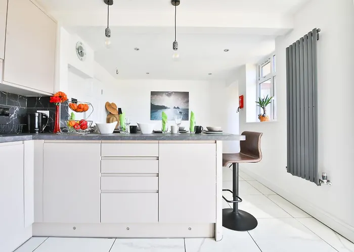 The Wishing Well- Lovely Spacious In Bs4 Sleeps 8 By Stae- Homes *